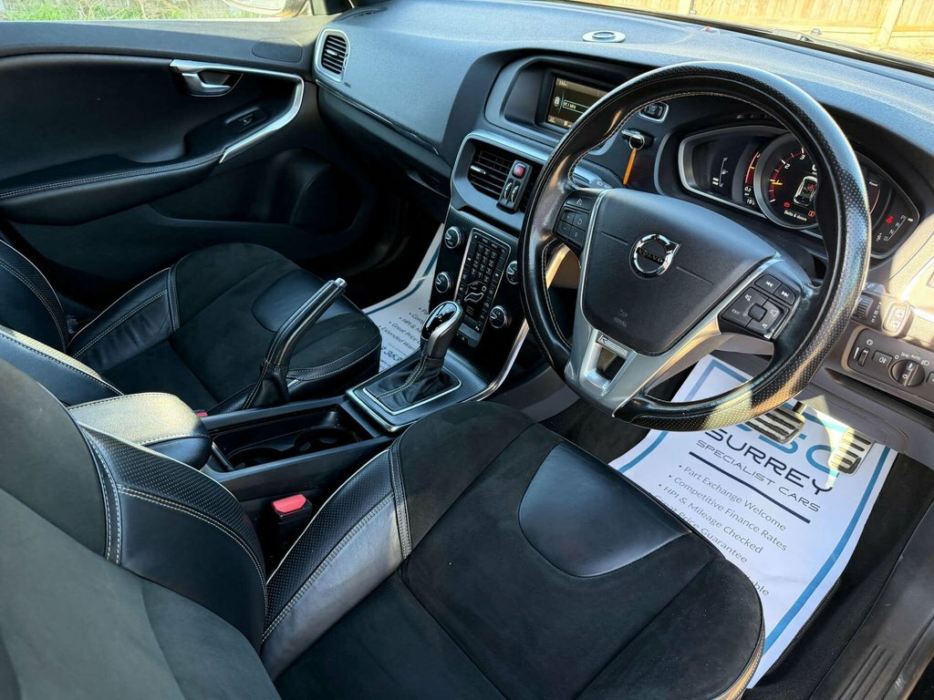 Volvo V40 1.5L R-design SE66ZBJ Black #5