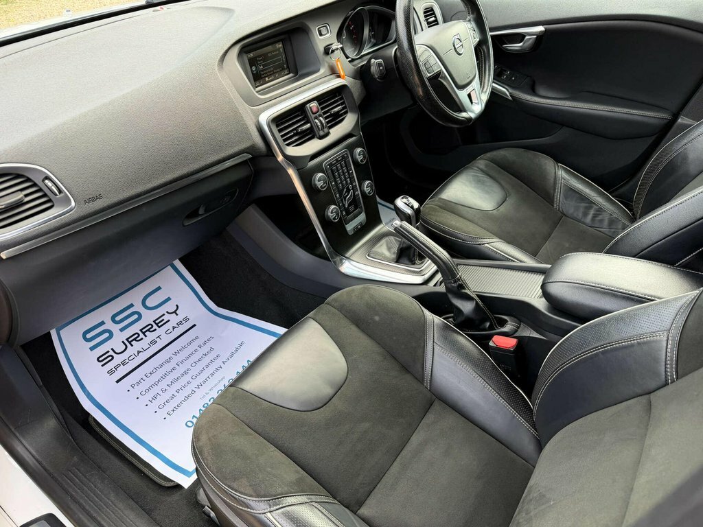 Volvo V40 2L R-design GD66YBU White #6