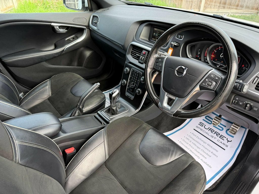 Volvo V40 2L R-design GD66YBU White #5
