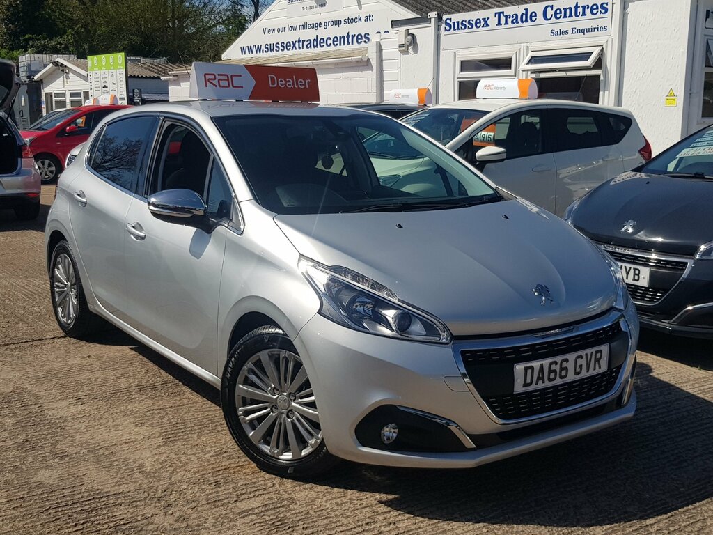 Peugeot 208 1.2 Allure - Only 16,000 Miles Low Tax Silver #2