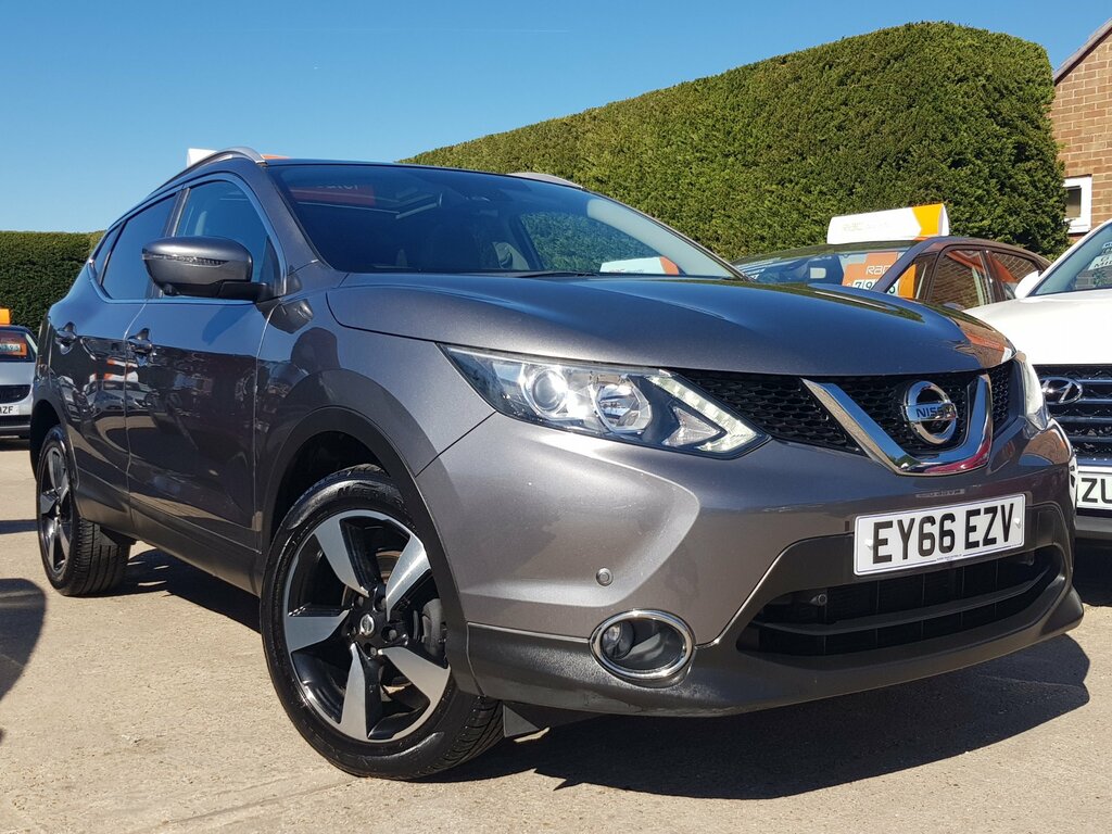 Nissan Qashqai 1.2 N-connecta - Pan-roof Sat-nav Grey