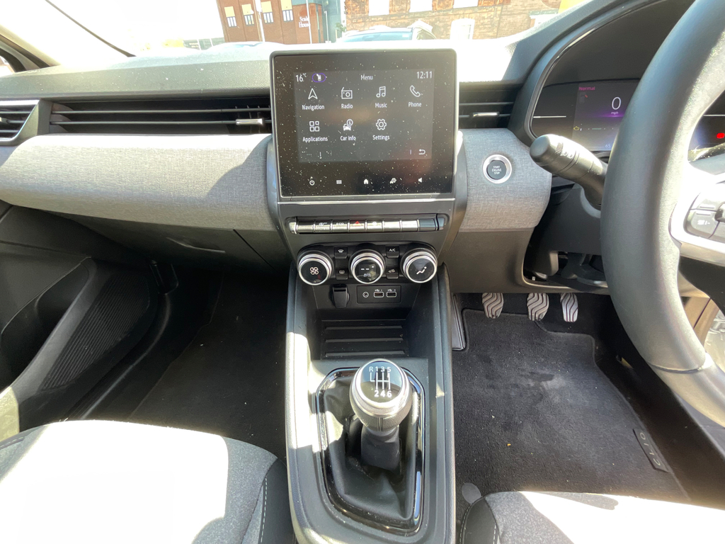 Renault Clio 1.0 Tce Evolution Hatchback BV73VLR #3