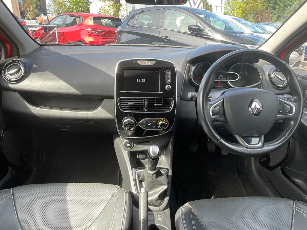 Renault Clio 1.5 Dci Signature Nav Hatchback HT67CNJ #2