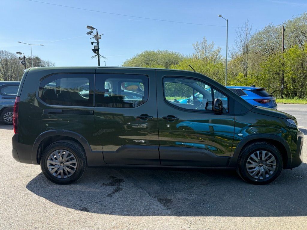 Peugeot e-Rifter Mpv Green #3