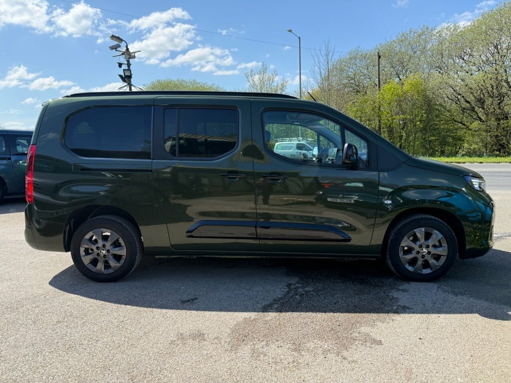 Vauxhall Combo-e Life Mpv PY25SBZ Green #2