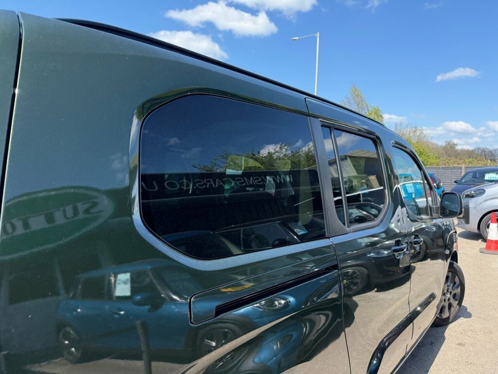 Vauxhall Combo-e Life Mpv PY25SBZ Green #6