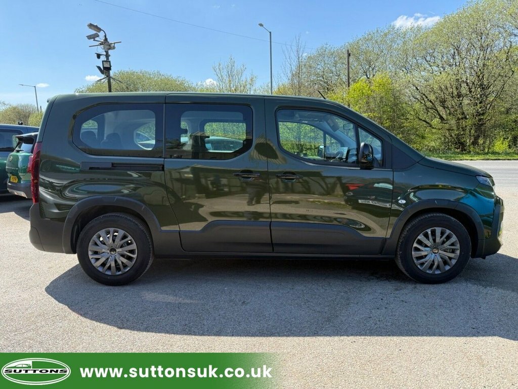 Peugeot e-Rifter Mpv VN75YHD Green #2