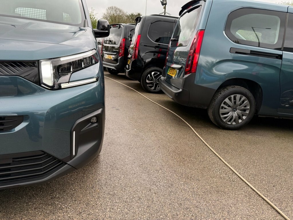 Citroen Berlingo 1.2L Plus M Blue #6