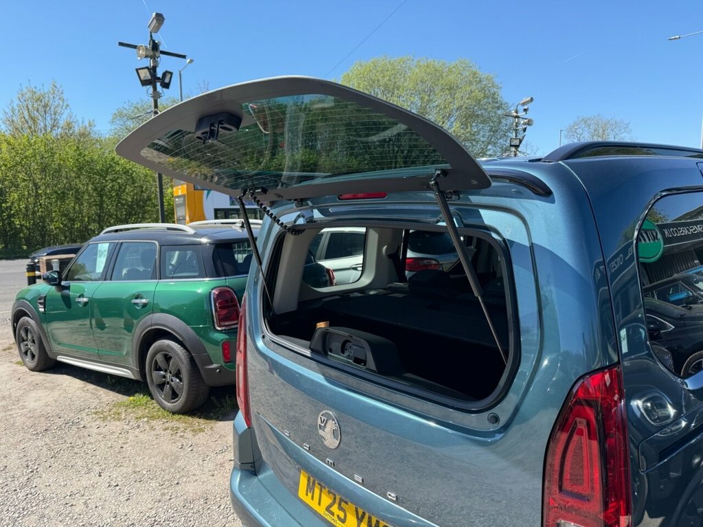 Vauxhall Combo-e Life Mpv MT25YMO Blue #3