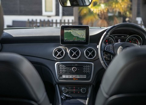 Mercedes-Benz GLA Class 1.6 Gla 200 LT68FHJ White #3