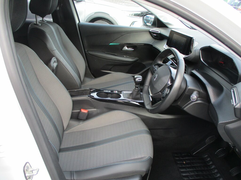 Peugeot 208 1.2 Puretech Allure Hatchback Eu EJ21LNT White #2