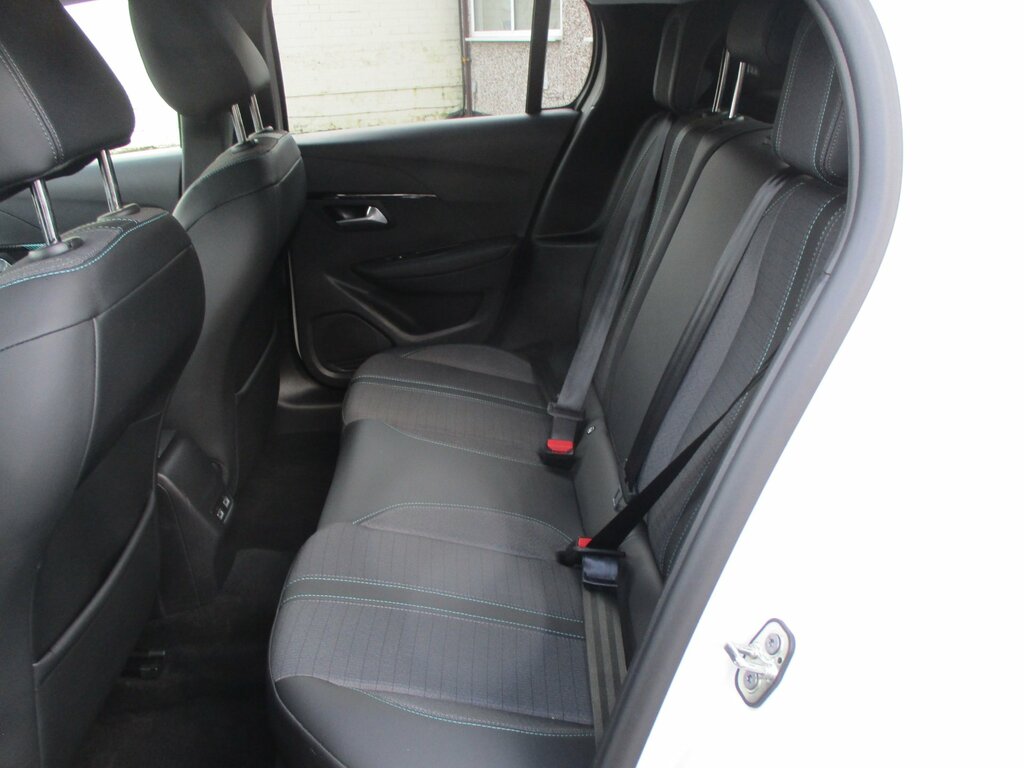 Peugeot 208 1.2 Puretech Allure Hatchback Eu EJ21LNT White #6