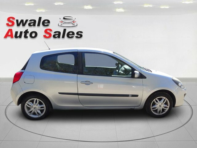 Renault Clio 1.4 16V Dynamique Hatchback Silver #2