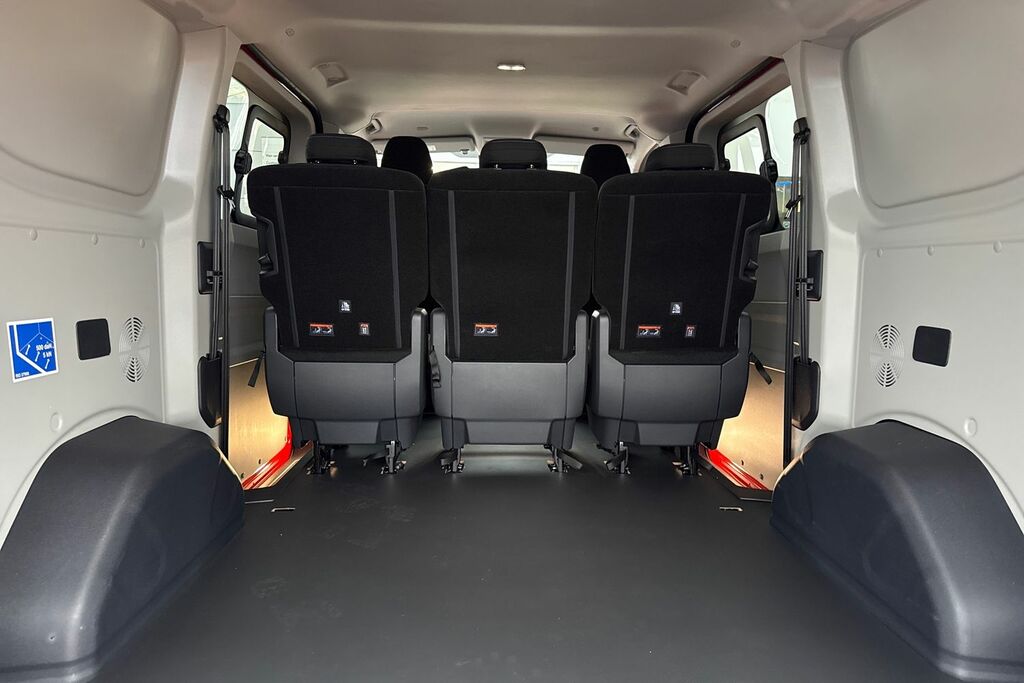 Volkswagen E-Transporter Swb 286Ps 65Kwh 5 Seats Red #6