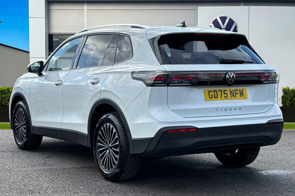 Volkswagen Tiguan 2.0 Tdi Match Dsg White #2