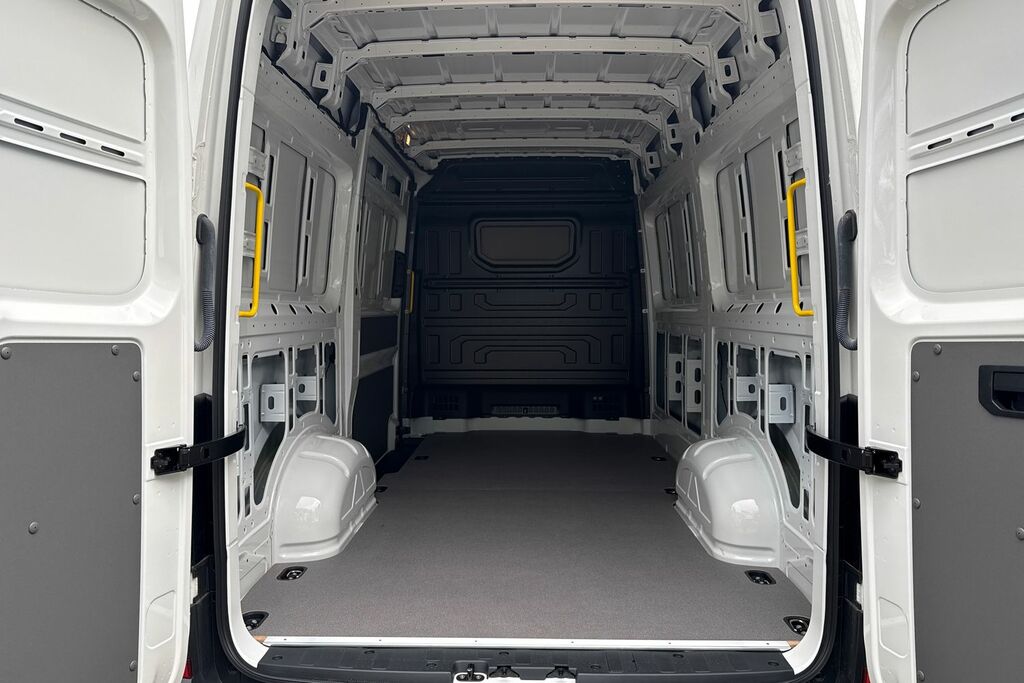 Volkswagen Crafter 2.0 Tdi 140Ps Commerce Plus High Roof Van PN75MZY White #6