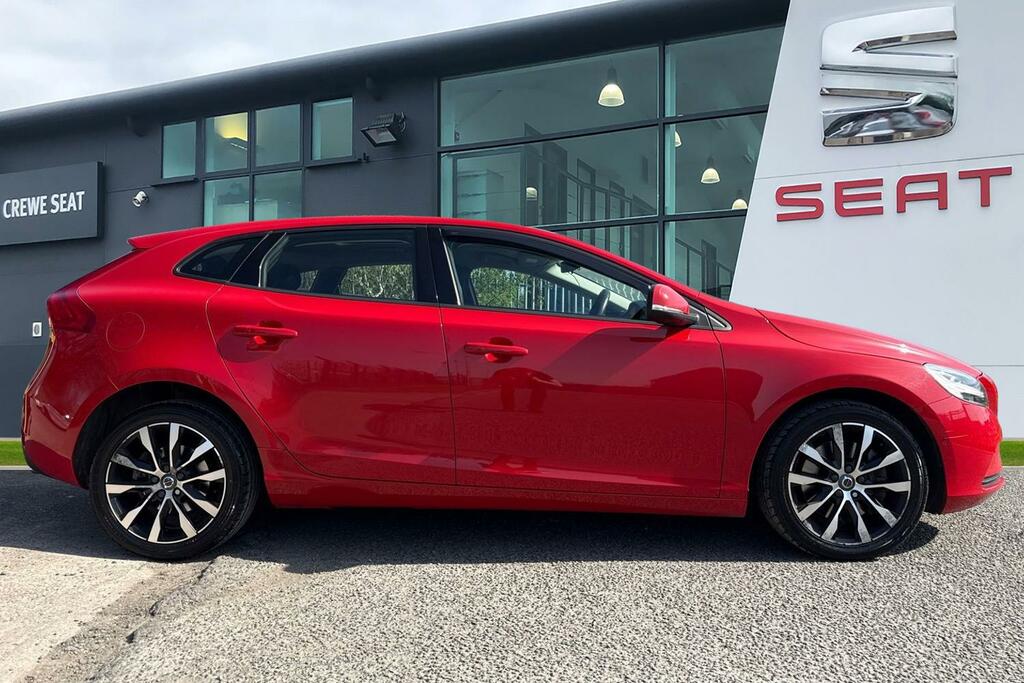 Volvo V40 2.0 D2 Momentum Edition Euro 6 Ss Red #3