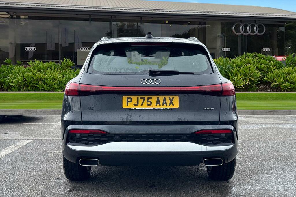Audi Q5 Suv Sport E-hybrid Quattro 299 Ps S Tronic PJ75AAX Black #4