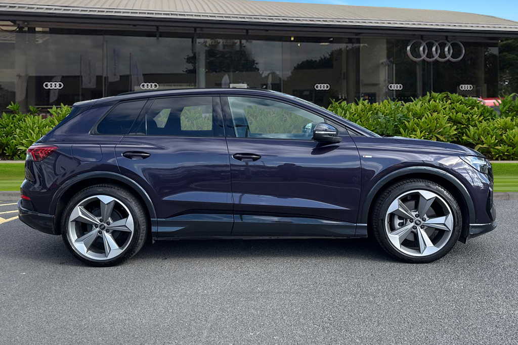 Audi Q4 E Tron Q4 Black Edition 40 E-tron 150,00 Kw PX75UOK Purple #3