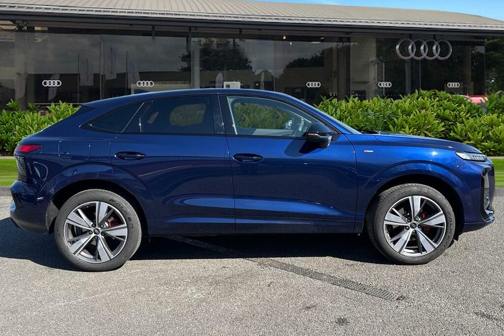 Audi Q3 Launch Edition Tfsi 150 Ps S Tronic PK75KVP Blue #3