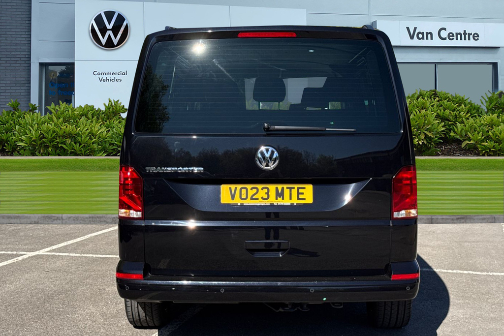 Volkswagen Transporter 2.0 Tdi 150 Highline Kombi Van Dsg VO23MTE Black #4