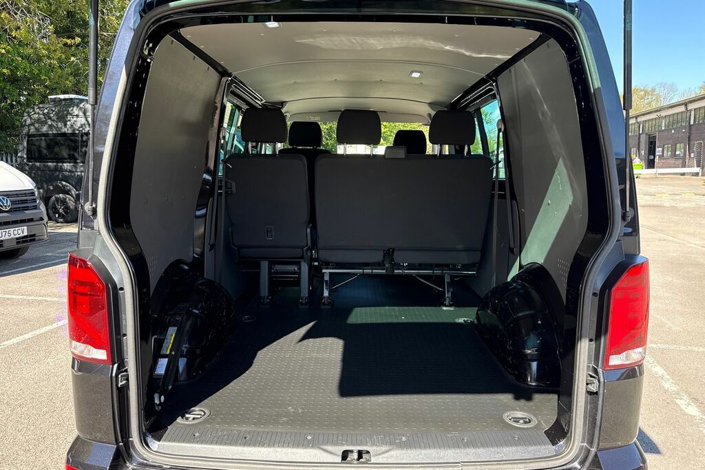 Volkswagen Transporter 2.0 Tdi 150 Highline Kombi Van Dsg VO23MTE Black #6