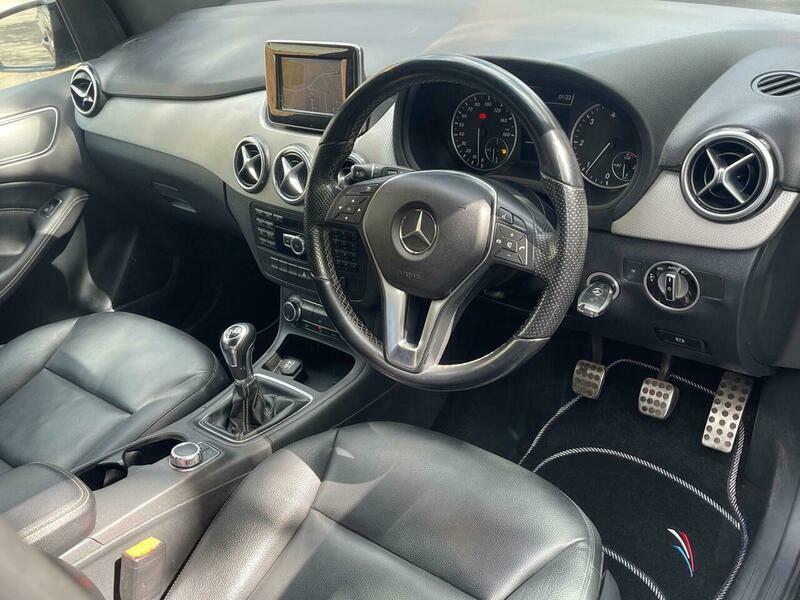 Mercedes-Benz B Class 1.8 B180 Cdi Blueefficiency BG62YYB Black #2