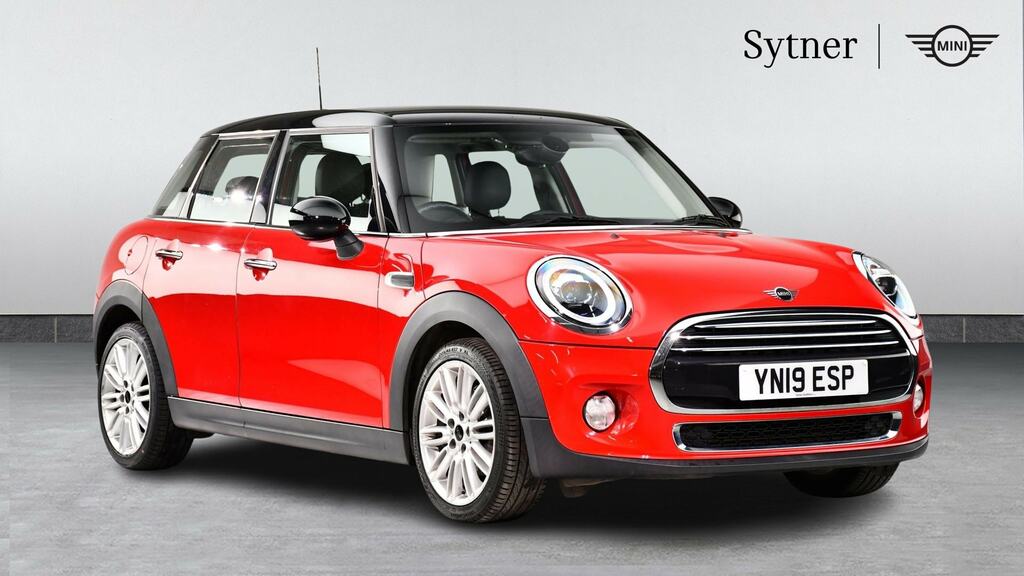 Mini Hatch 1.5 Cooper Exclusive II Nav Pack YN19ESP Red