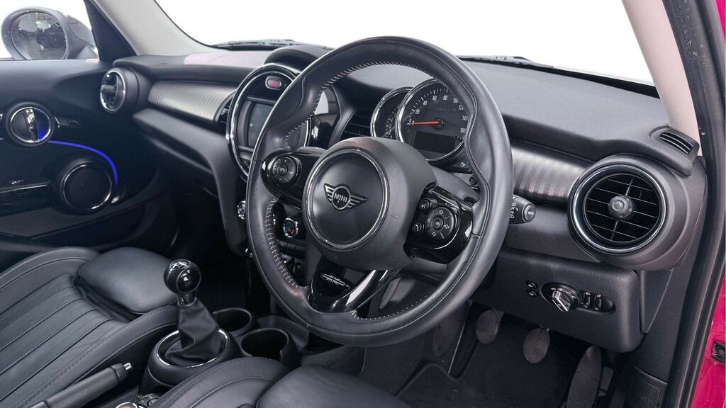Mini Hatch 1.5 Cooper Exclusive II Nav Pack YN19ESP Red #6