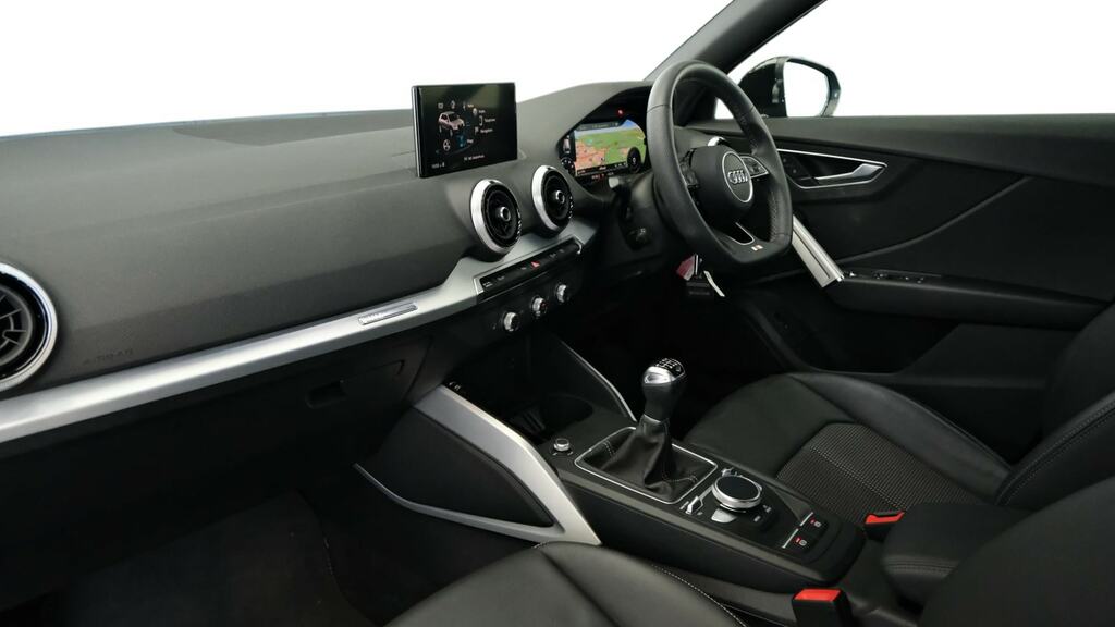 Audi Q2 35 Tfsi Black Edition Cs Black #2