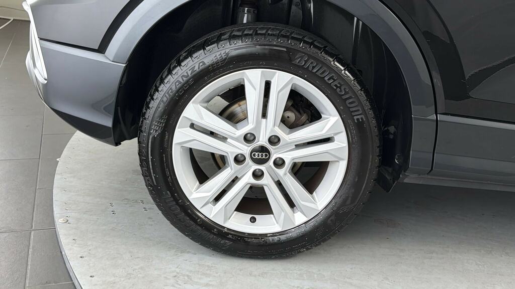 Audi Q2 35 Tfsi Sport Black #5