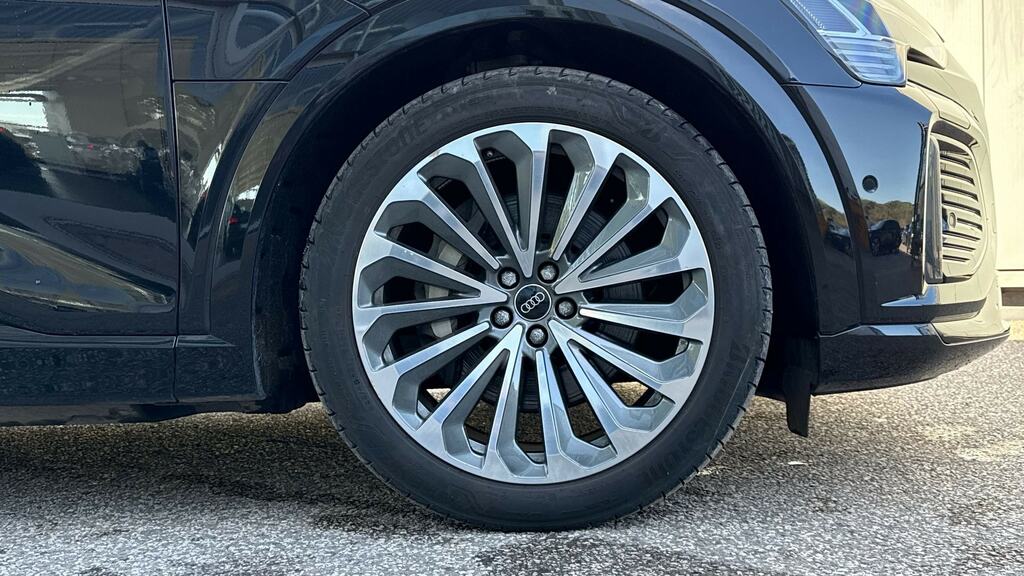 Audi Q8 e tron 300Kw 55 Quattro 114Kwh S Line MK24DJJ Black #5