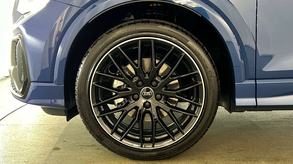 Audi Q2 35 Tfsi Black Edition S Tronic Tech FJ26ZFC Blue #5
