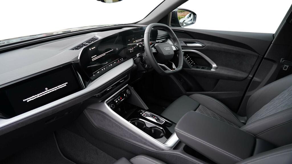 Audi Q5 2.0 Tfsi E Quattro 299 Edition 1 S Tronic YE26FCM Black #2