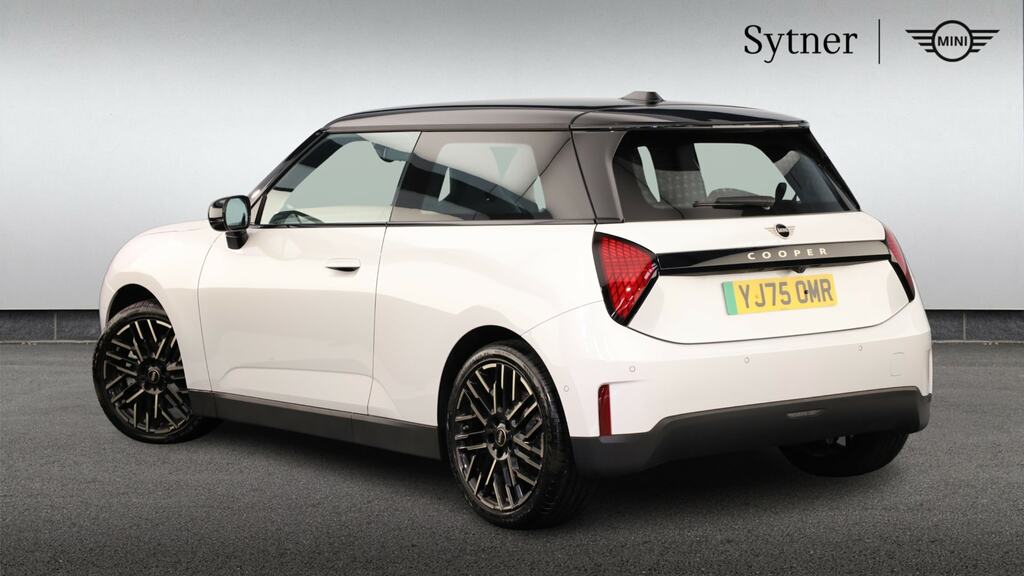 Mini Hatch 135Kw E Exclusive 41Kwh White #2