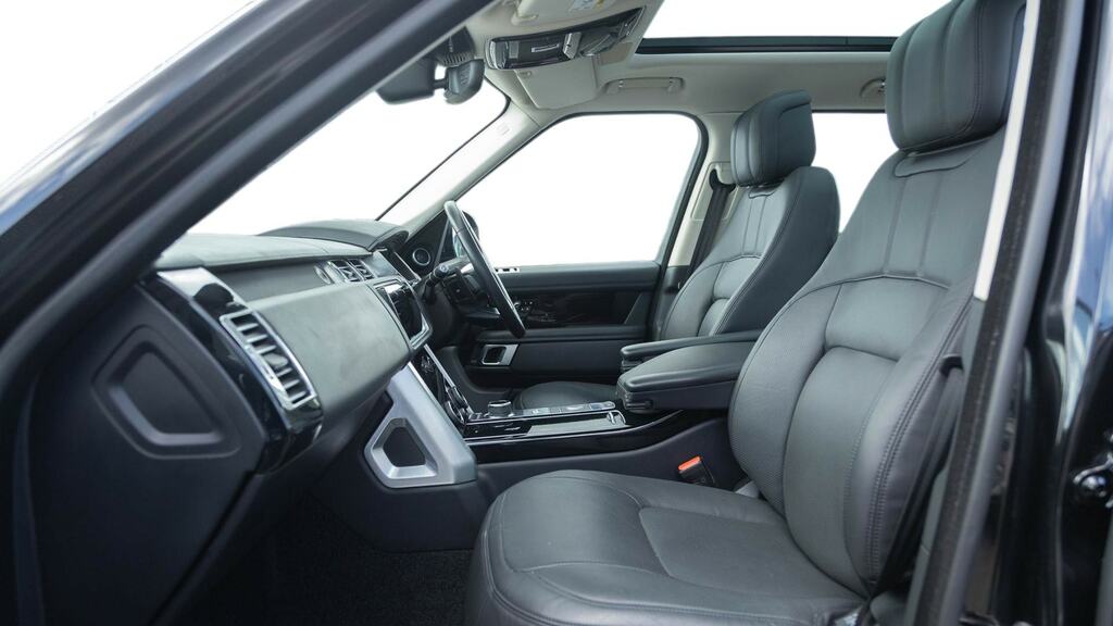 Land Rover Range Rover 3.0 D300 Vogue Black #3