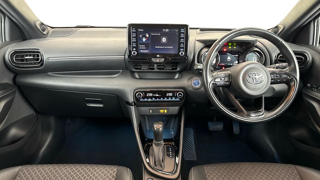 Toyota Yaris 1.5 Hybrid Launch Edition Cvt AK71ELH Red #6