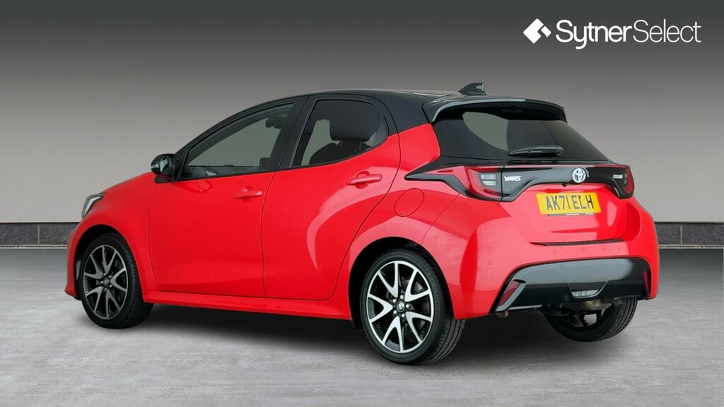 Toyota Yaris 1.5 Hybrid Launch Edition Cvt AK71ELH Red #2