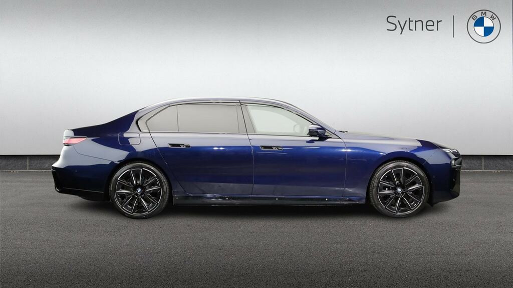 BMW i7 335Kw Edrive50 M Sport 105.7Kwh Exec Blue #3
