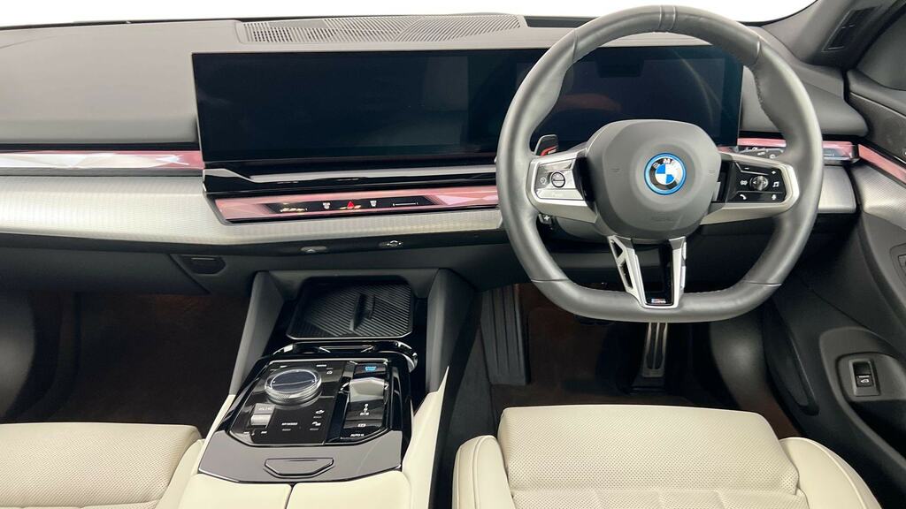 BMW i5 250Kw Edr40 M Sport 84Kwh Techcmf22kw YG25EOS Grey #4