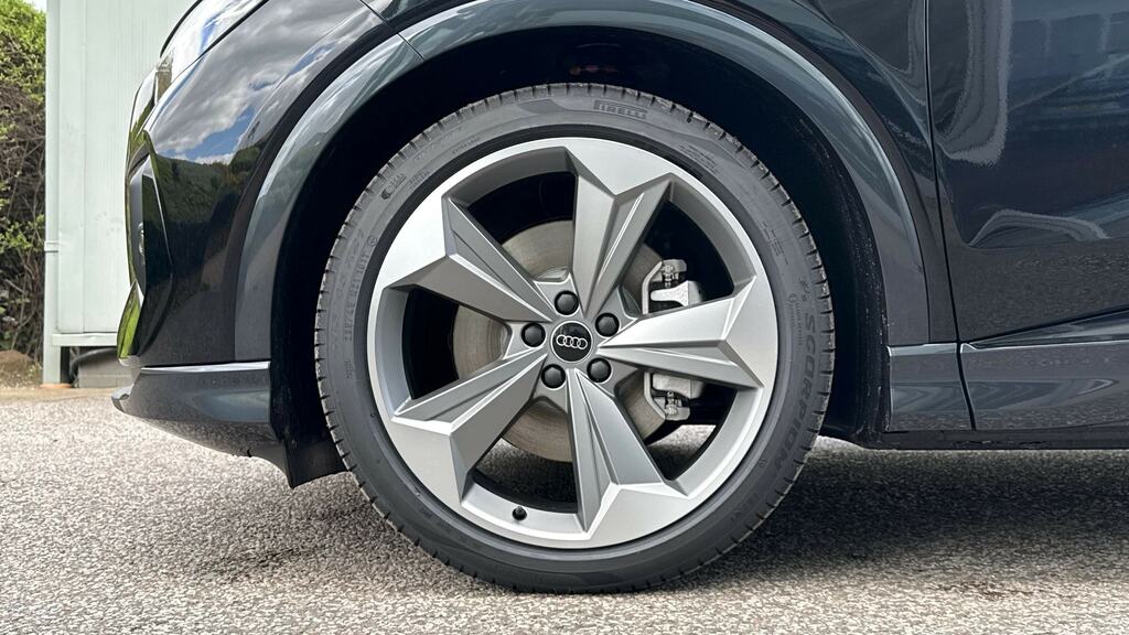 Audi Q4 E Tron 150Kw 40 63Kwh Black Edition Tech Pack YK26GOX Black #5