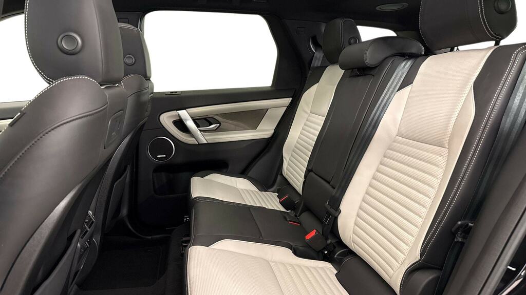 Land Rover Discovery Sport 1.5 P270e Metropolitan 5 Seat Black #4