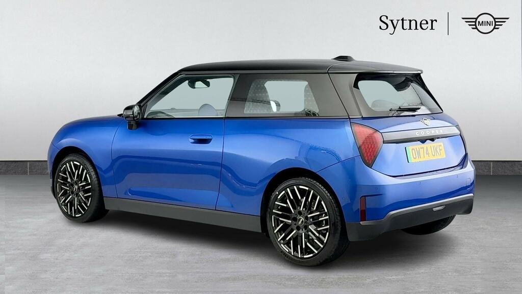 Mini Hatch 135Kw E Exclusive 41Kwh OW74UKF Blue #2