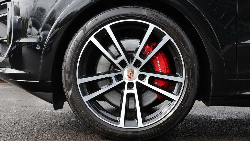 Porsche Cayenne Gts Tiptronic S Black #4