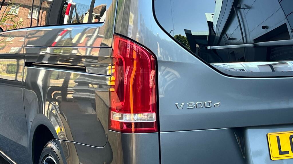 Mercedes-Benz V Class Mpv Red #19