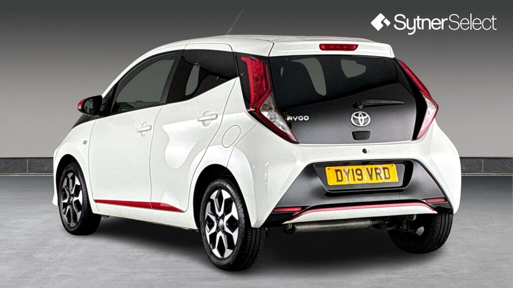 Toyota Aygo 1.0 Vvt-i X-trend DY19VRD White #2