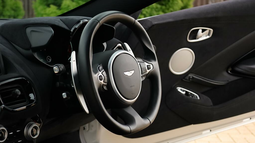 Aston Martin V8 Vantage V8 Silver #63