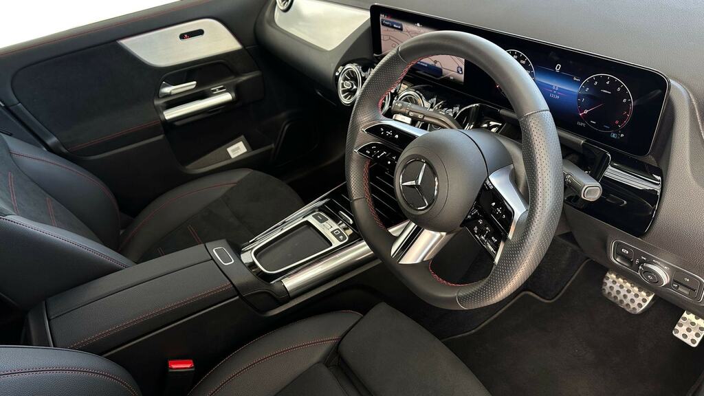 Mercedes-Benz GLA Class Gla 200 Amg Line Executive HV75GWM White #3