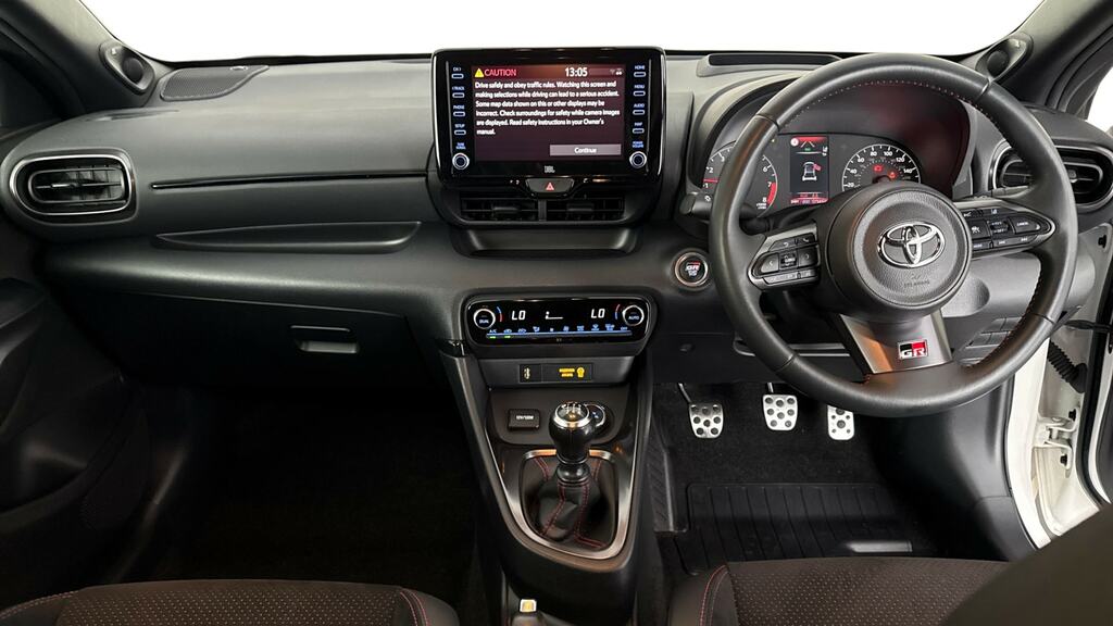 Toyota Yaris 1.6 Awd Convenience Pack VK71AZX White #6