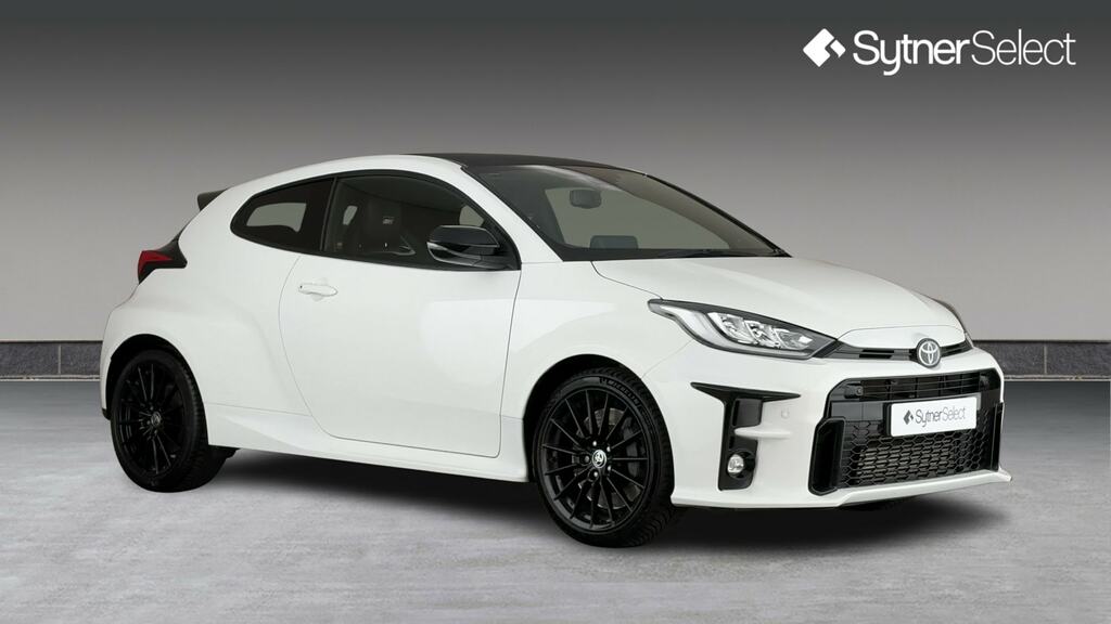 Toyota Yaris 1.6 Awd Convenience Pack White